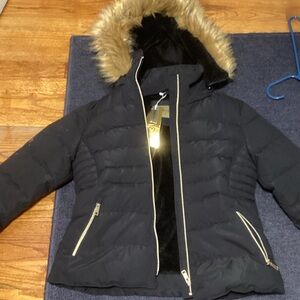 Elegant Black Puffer Jacket with Faux Fur Hood